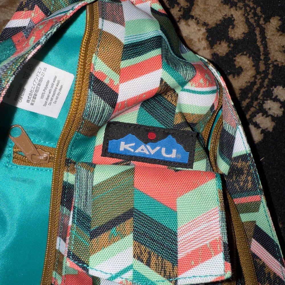 NWOT KAVU Original Rope Sling Bag Coastal Blocks Chevron Multicolor Adjustable - Picture 4 of 6